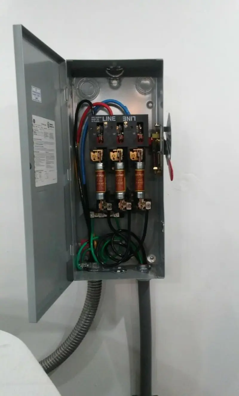 Three-phase disconnect switch installed for Smoke Detector Installation in Columbus